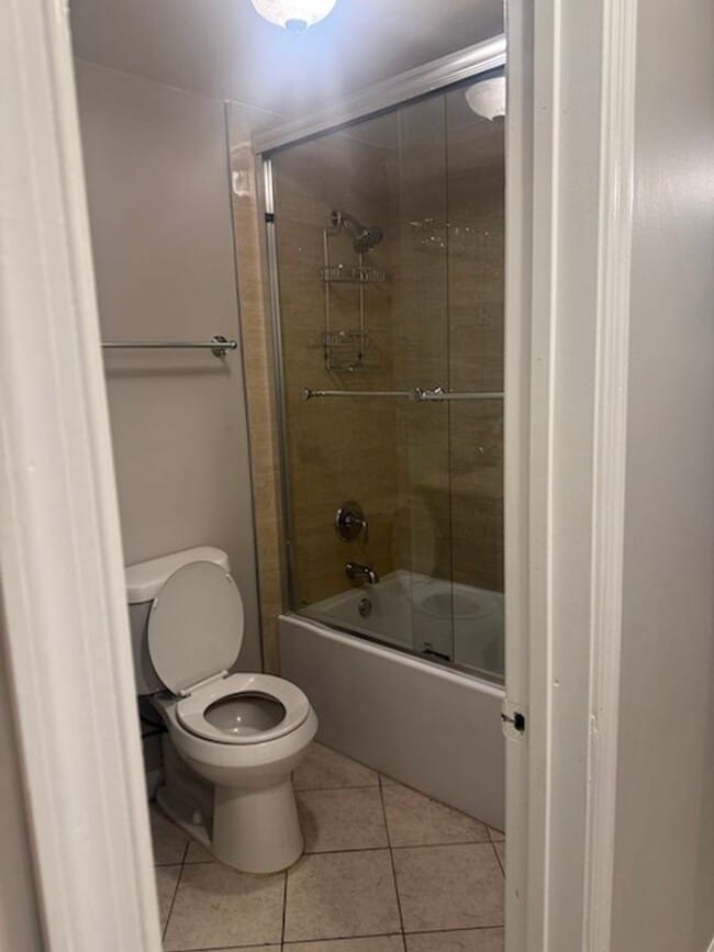 Building Photo - POOL AND APT/WORK SHOP/CRAFT ROOM