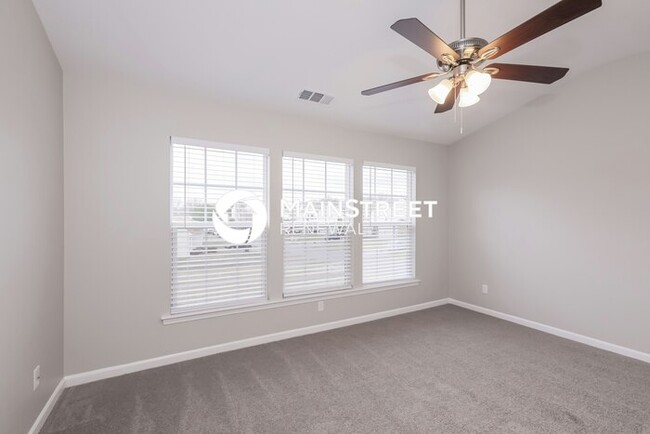 Building Photo - 2417 Sawyer Dr