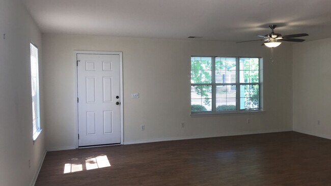 Building Photo - Lovely Single Family Home in University Park