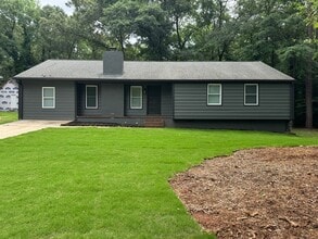 Building Photo - Handsome East Side Home