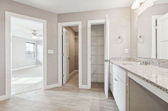 Building Photo - 4 bed/2.5 bath Ready Now- Norfolk