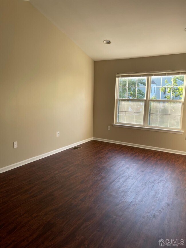 Building Photo - 304 Canterbury Way