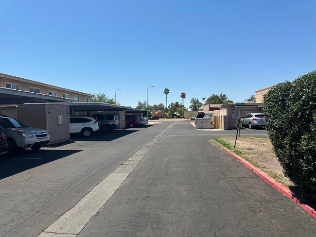 Building Photo - Spacious 4BR Townhome in Phoenix