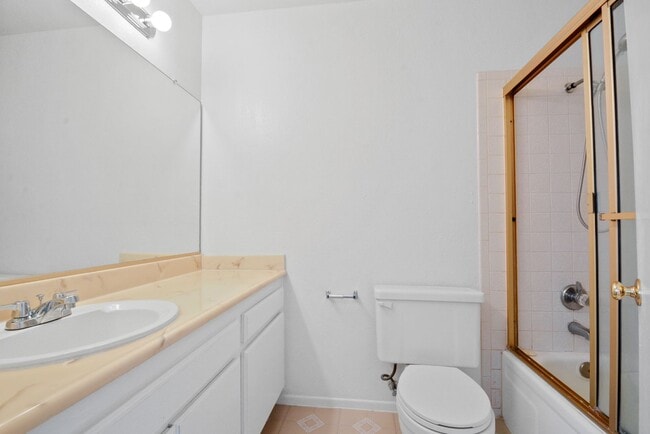 Building Photo - Available now! 2 bedroom/2 bath condo located in the Tanglewood Villas of Pomona!