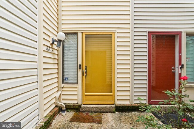 Building Photo - 18616 Pier Point Pl