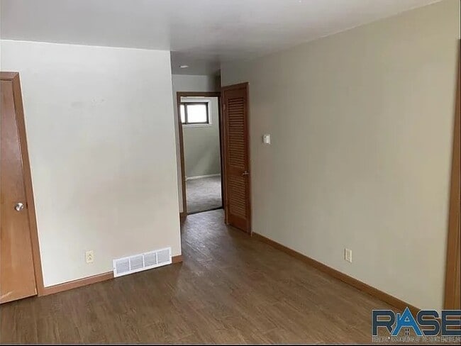 Building Photo - 1114 S Blaine Ave