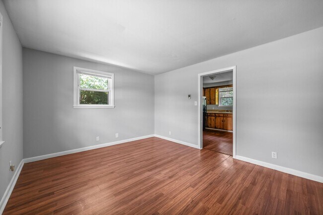 Building Photo - 454 Circle Dr