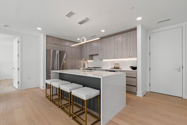 Building Photo - 33 Calvert St