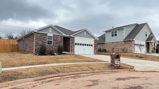 Building Photo - 3 Bedroom 2 Bathroom 2 Car Garage Home in Oakdale School District