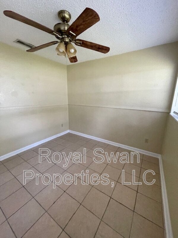 Building Photo - 2016 Crystal Ct W