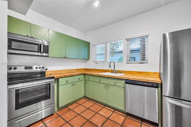 Building Photo - 429 NE 73rd St