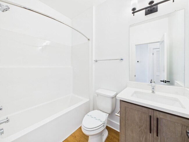 Building Photo - 907 Bainbridge St