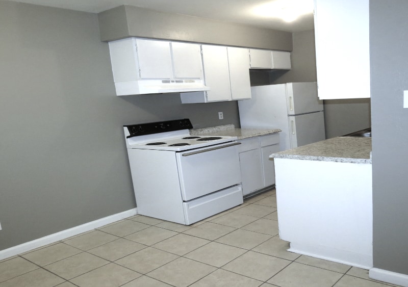 Building Photo - 2703 Poplar Cir