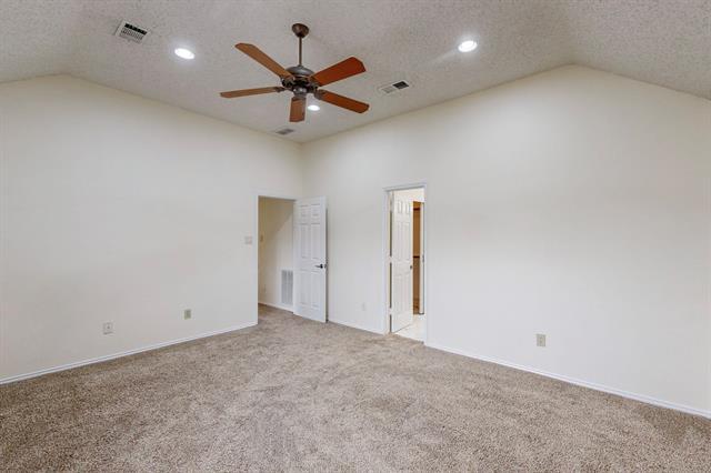 Building Photo - 719 Woodlake Dr