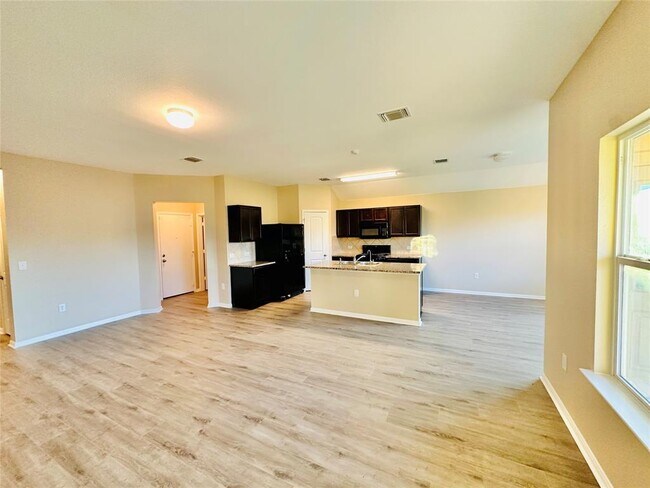 Building Photo - 704 Silver Wing Dr