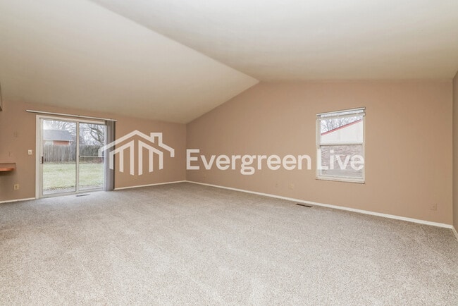 Building Photo - 4727 Stonehedge St