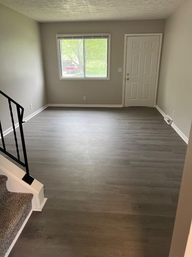 Building Photo - 11226 Roxbury Dr