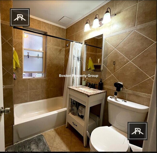 Building Photo - 4 bedroom in Brookline MA 02446