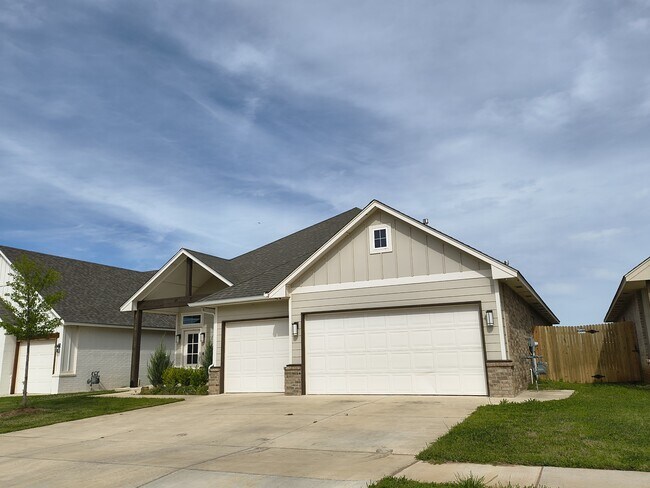 Building Photo - 2832 Wild Rose Ln