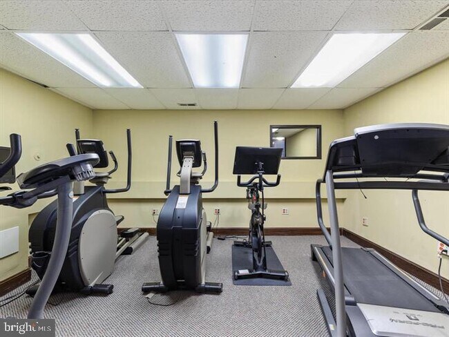 Building Photo - 1515 S Arlington Ridge Rd