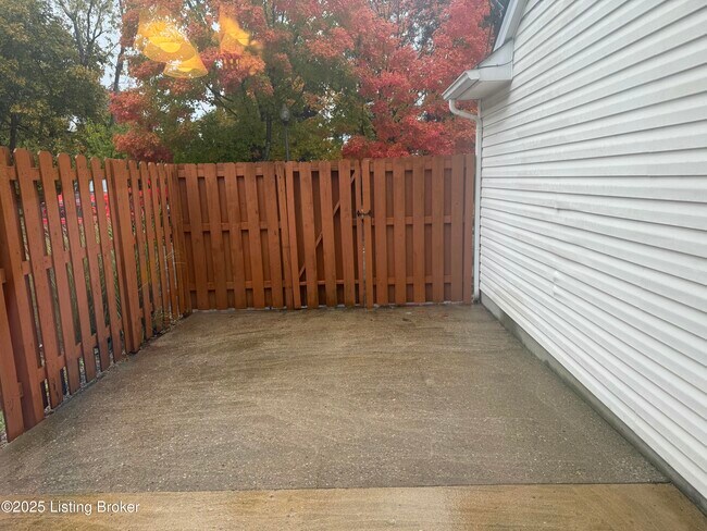 Building Photo - 9500 Bayberry Green Ln