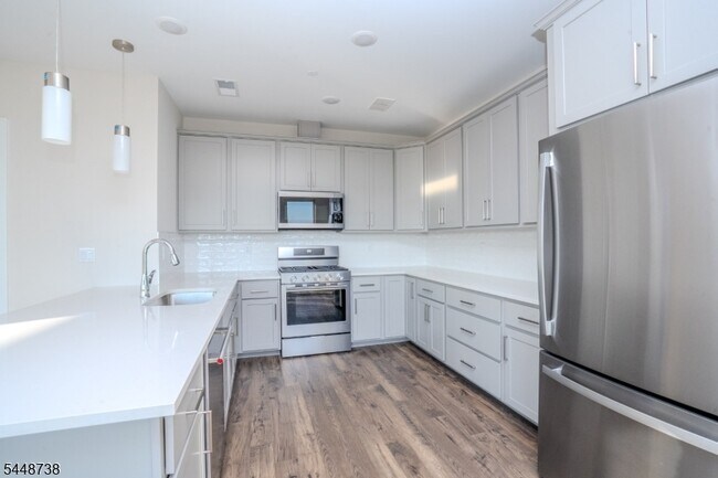 Building Photo - 112 Village Dr