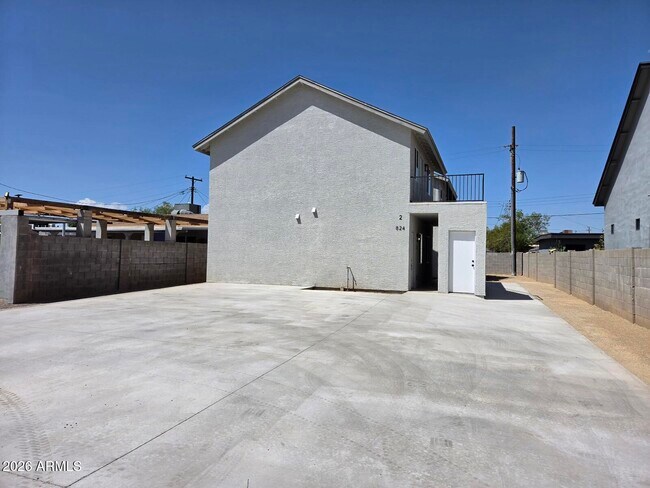 Building Photo - 824 N 11th Ave