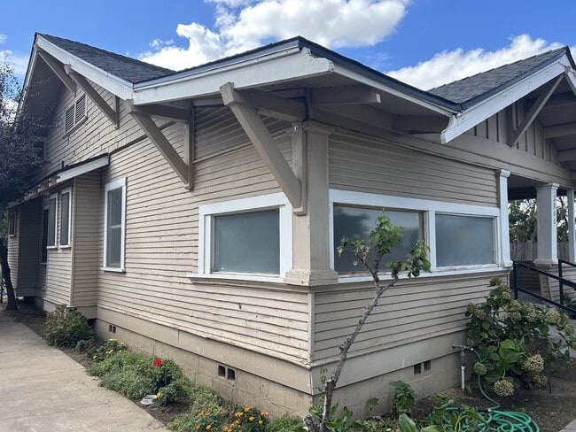 Building Photo - 2800 Ross Ave