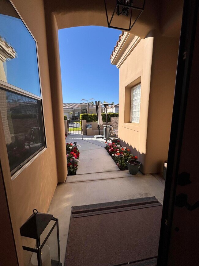 Building Photo - 49560 Loren Ct