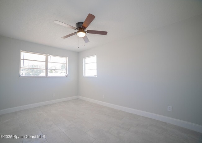 Building Photo - 230 W Towne Pl