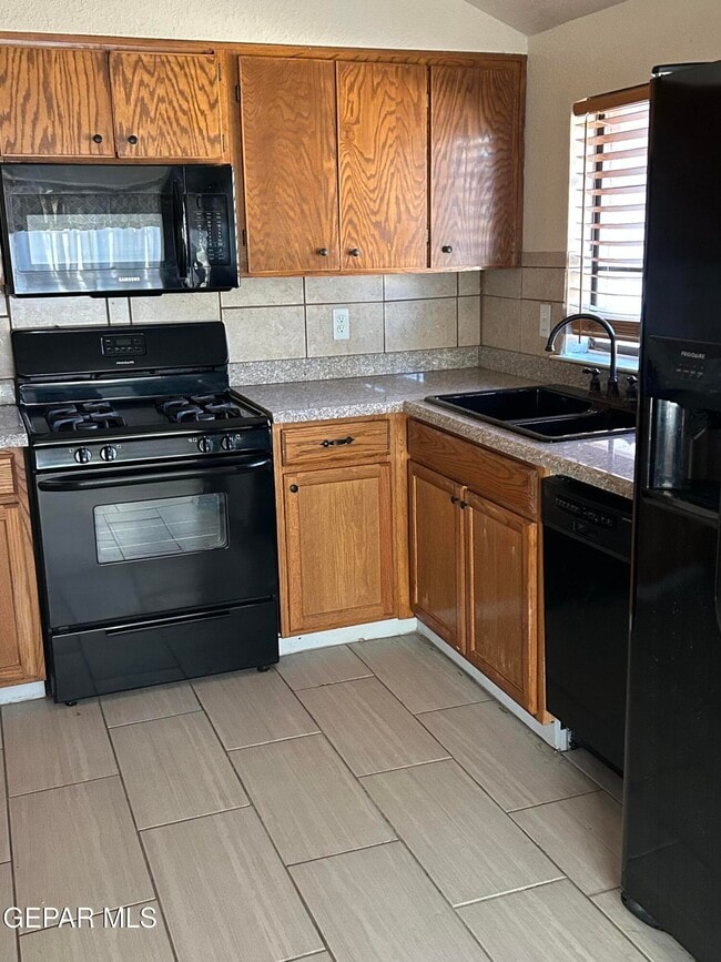 Building Photo - 11300 Lake Nasser Dr