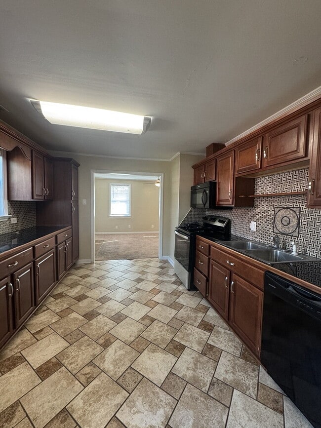 Building Photo - 503 Nelson Dr