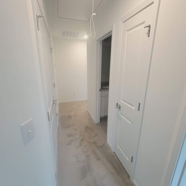 Building Photo - 3BR/2BA Townhouse located in Odell Corners...