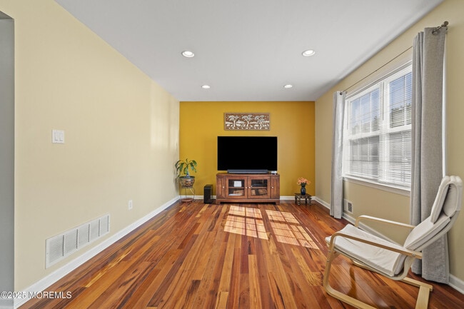 Building Photo - 7 Warbler Rd