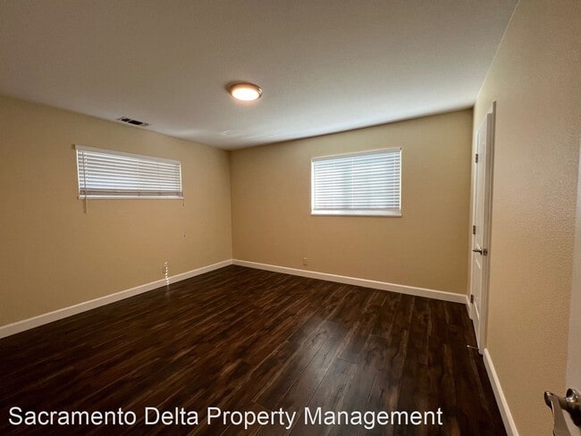 Building Photo - 5 br, 3 bath House - 1901 Walnut Ave - 105...