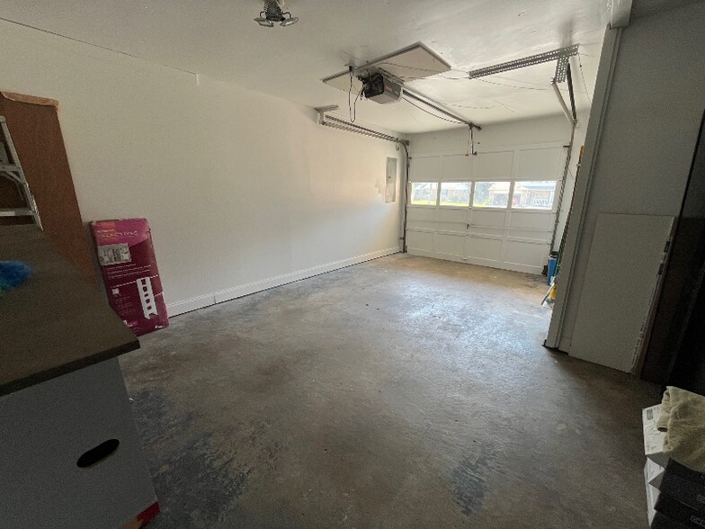 Building Photo - 4467 Glendale Dr
