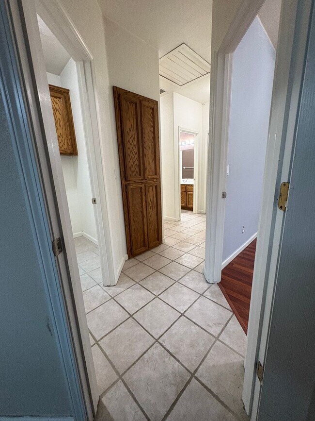 Building Photo - 3 Bedroom Home