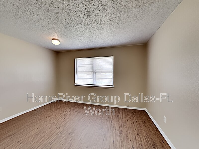 Building Photo - 4345 Chestnut Dr