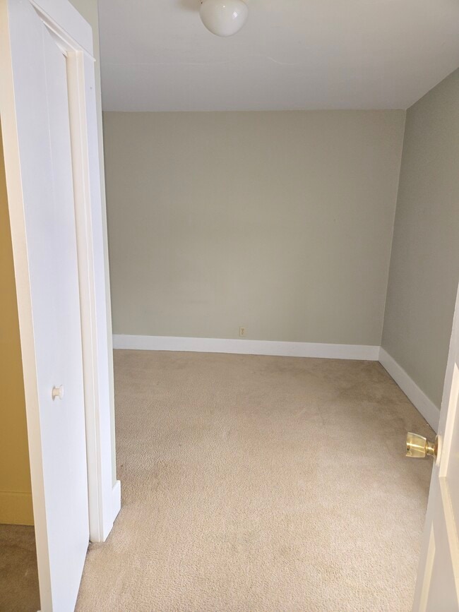 Building Photo - 720 Broad St