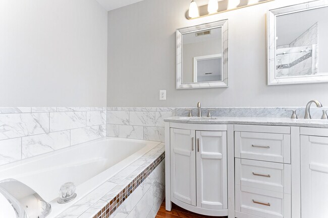 master suite - 44132 Mistletoe Ter