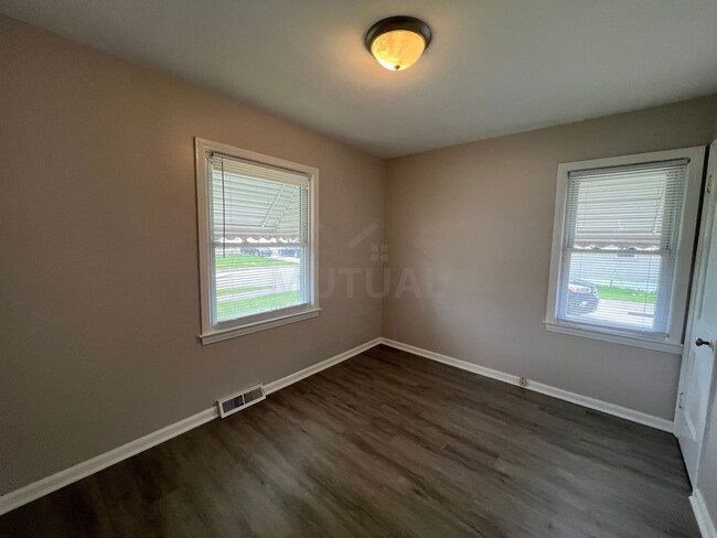 Building Photo - 28273 Schram St