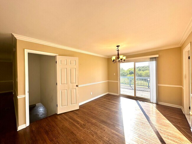 Building Photo - Charming 3 Bedroom/1.5 Bathroom Home in Norrisville, MD!