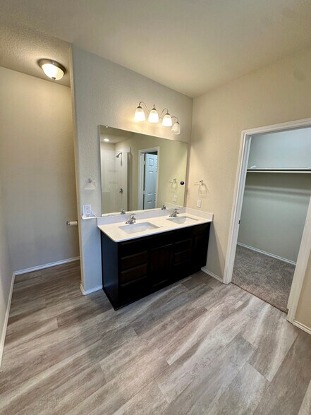 Building Photo - 3008 Keathley Dr