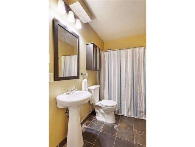 Building Photo - 2313 Cole Ave SE