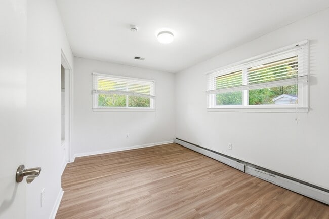 Building Photo - 2434 Parcells Cir