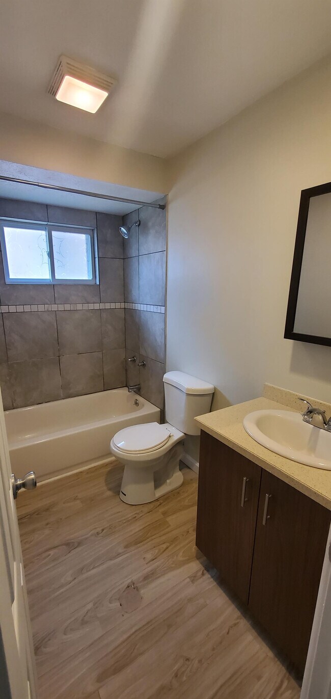 Building Photo - 271 Kendall Ave