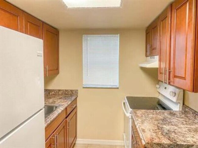 Building Photo - 34 S Ortman Dr