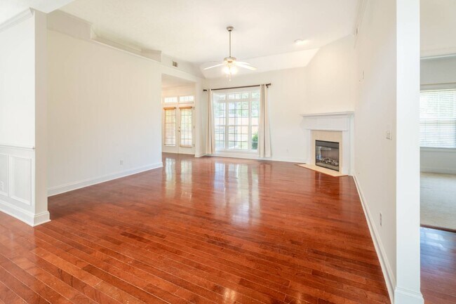 Building Photo - 256 Southbank Dr