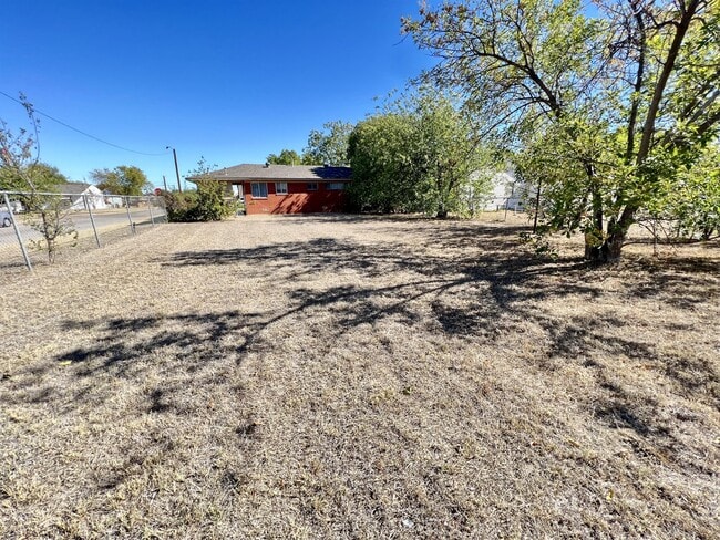 Building Photo - 2400 Buchanan St