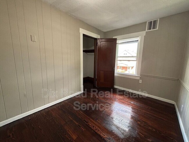 Building Photo - 63 Hallwood Ave